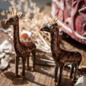 Deux sœurs girafes en cloisonné