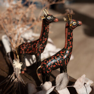 Deux sœurs girafes en cloisonné