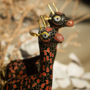 Deux sœurs girafes en cloisonné