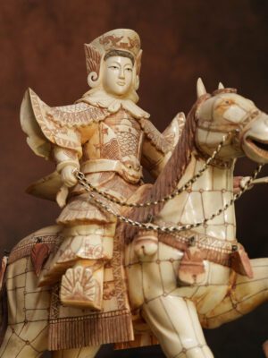 Sculpture "De Combat & d'Amour, Yang Zongbao et Mu Guiying" en Os Bovin de Chine